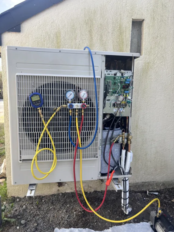 Mise en service pompe à chaleur AIR EAU ATLANTIC à Blain – Chauffagiste expert, Treillières, Dépannage 2000