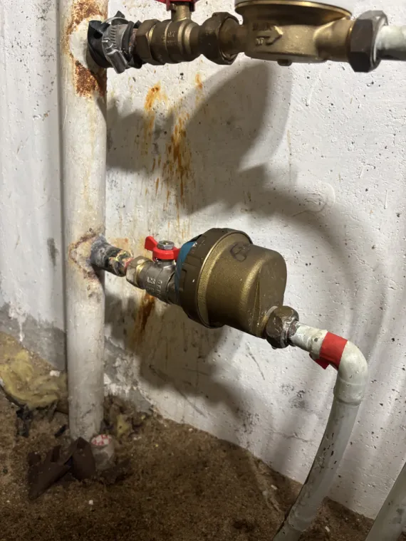 Intervention urgente sur colonne d’eau froide sanitaire à Nantes, Treillières, Dépannage 2000